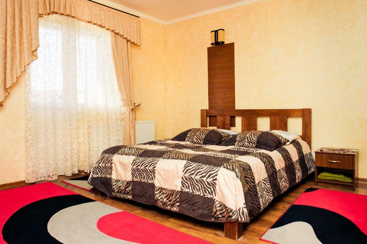Filvarok Hotel Brody Dış mekan fotoğraf